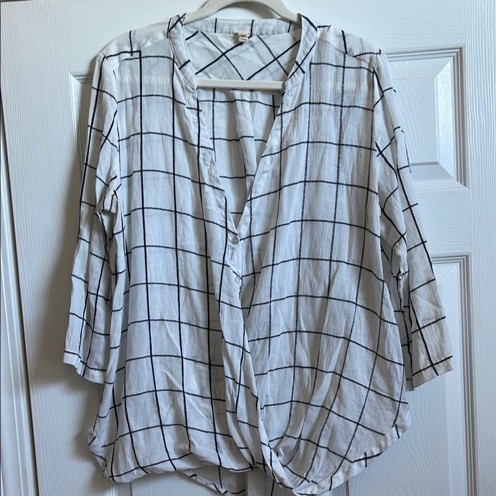 Women's White and Black Checkered Top